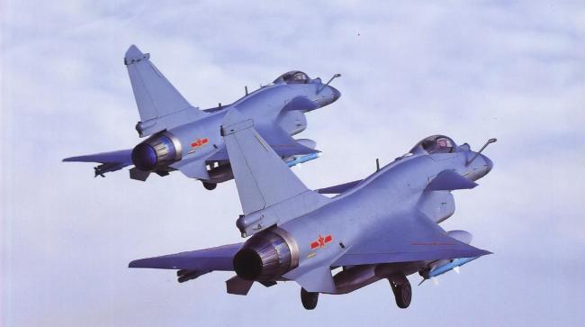 晨枫：歼-8II亮相巴黎30多年后，中国航空人可以霸气地说“不服来战” 从跟跑到领跑的飞跃