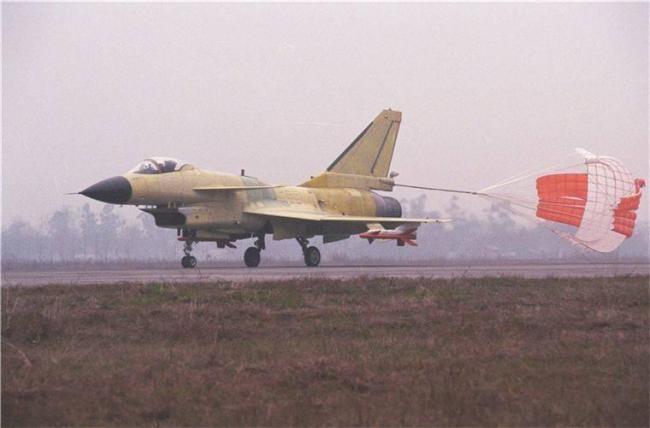 晨枫：歼-8II亮相巴黎30多年后，中国航空人可以霸气地说“不服来战” 从跟跑到领跑的飞跃