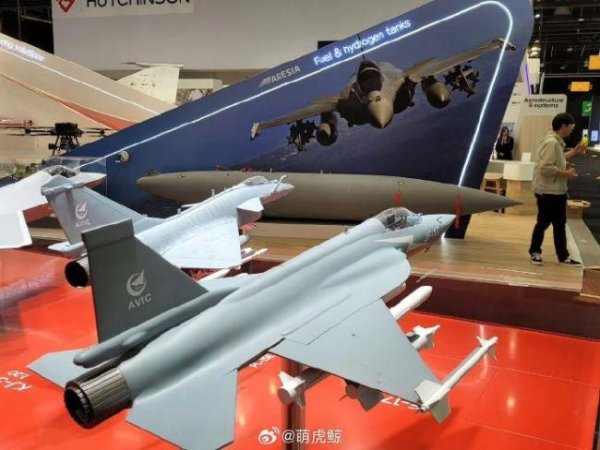 普惠配资 晨枫：歼-8II亮相巴黎30多年后，中国航空人可以霸气地说“不服来战” 从跟跑到领跑的飞跃