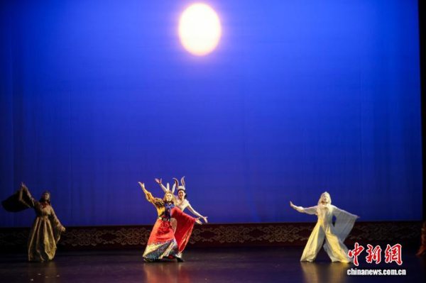 棒棒策略 舞剧《月·兔》在京上演 城市漫游解锁中秋新趣